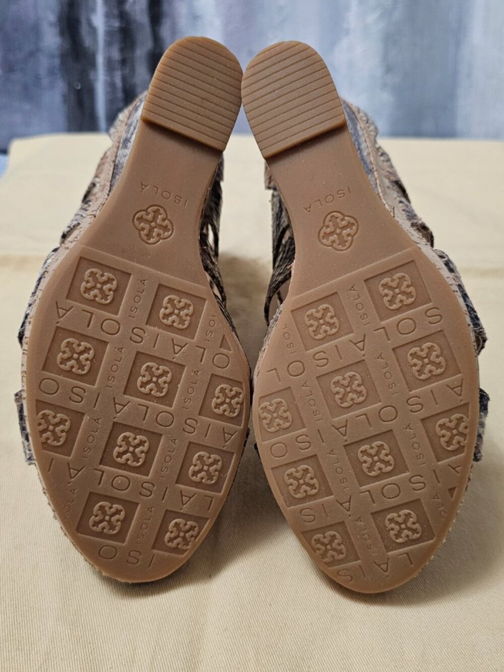 NWT Isola Snake Print Strappy Wedge Sandals Cork Heel Back Zip Neutral Size 6 - Picture 6 of 6